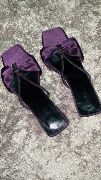 Sandales à talons avec nœud