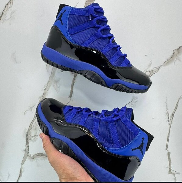 AIR JORDAN 11