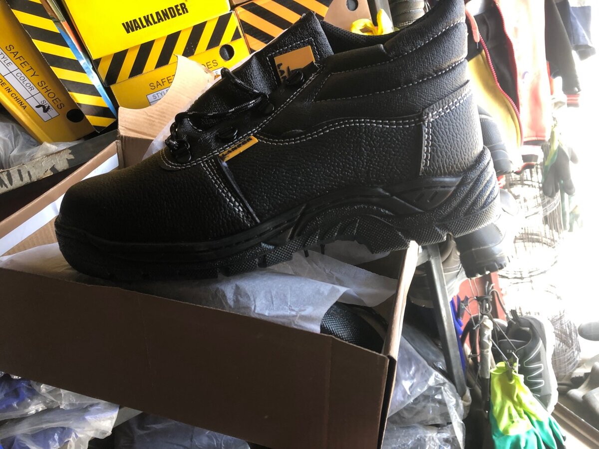 Safety boots