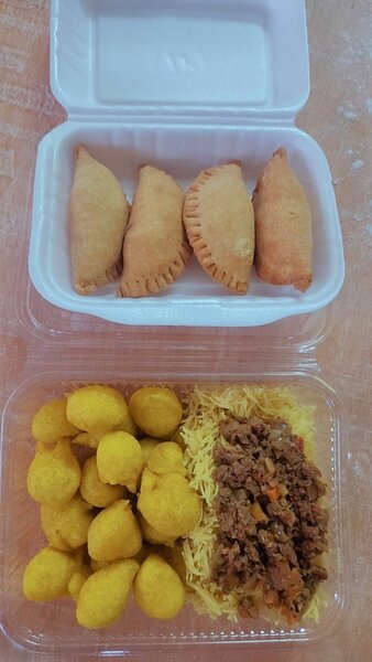 2 plats pastels+1jaune