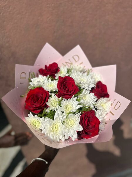 Bouquet de roses et chrysanthèmes