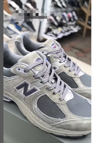 New Balance 2002R