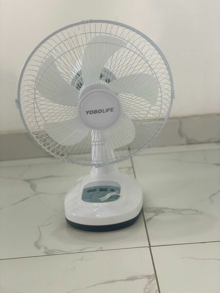 Solar rechargeable table fan