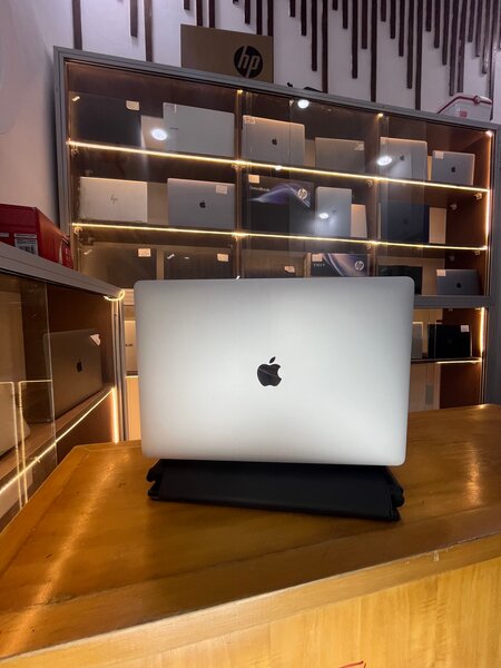 MacBook Pro i7