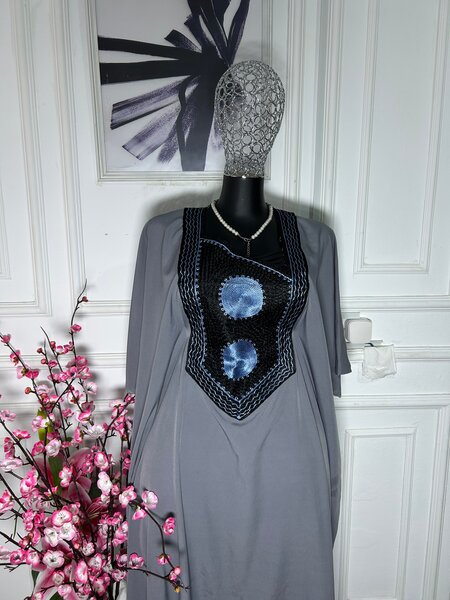 Robe élégante en gris et bleu
