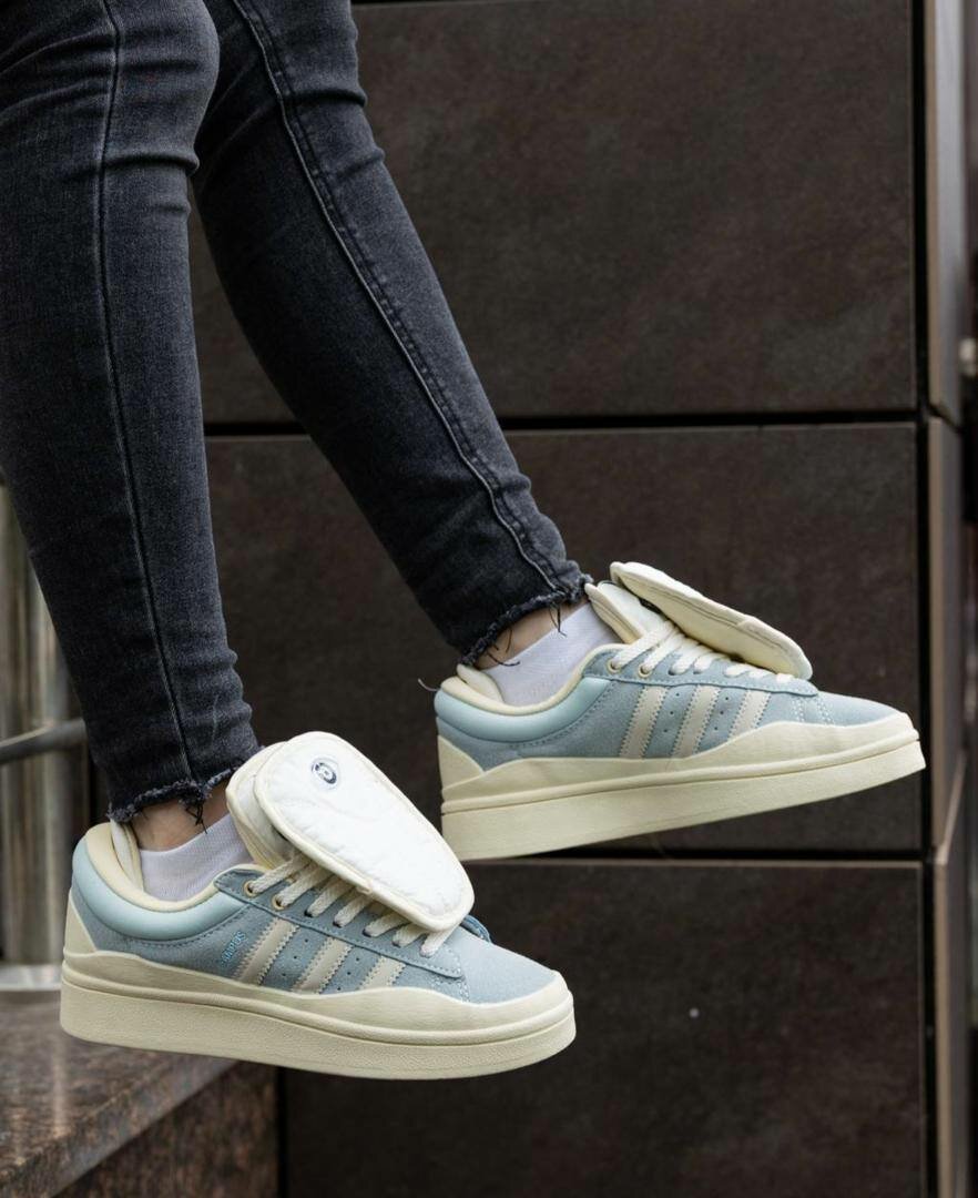 Baskets bleu Adidas élégantes