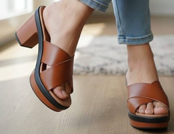 Sandales à talons pour femmes en cuir marron