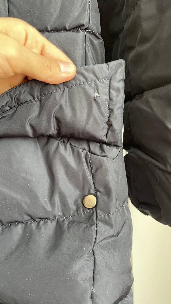 MONCLER Темно-синий полиэстеровый пуховик