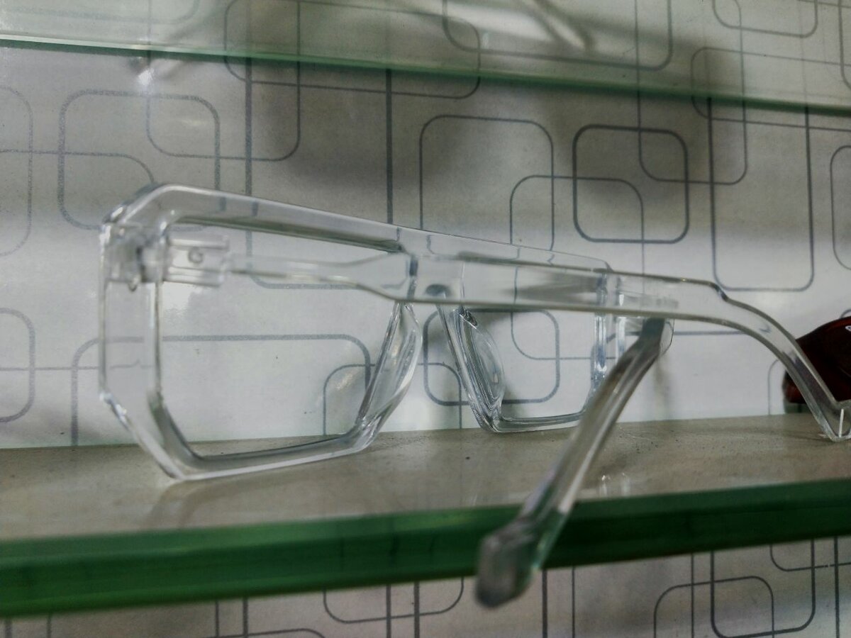 Transparent casual glasses