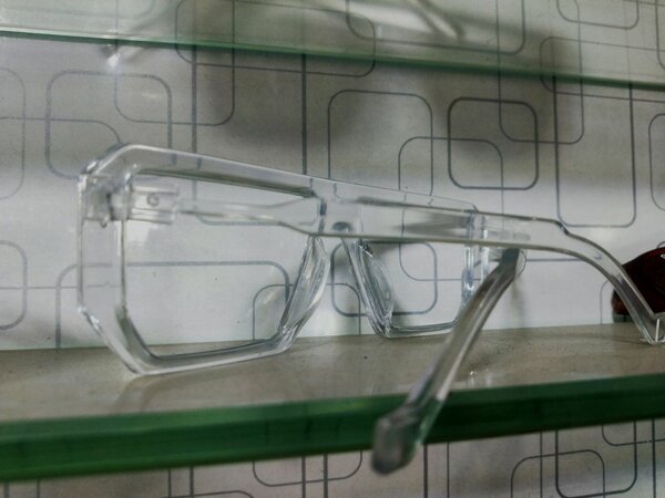 Transparent casual glasses