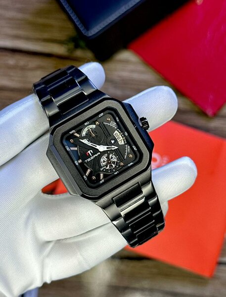 Montre Carrée Noire Élégante