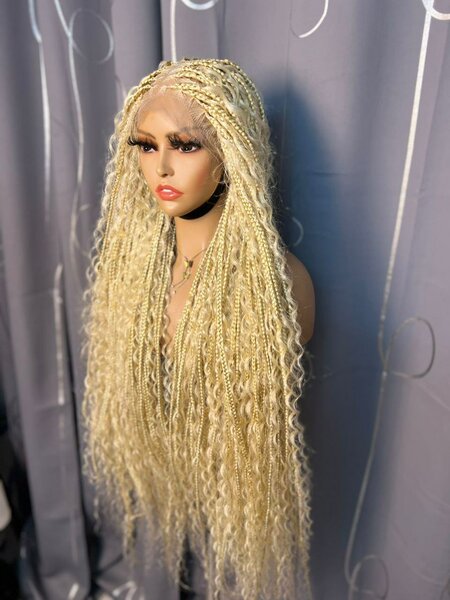 Perruque tressée blonde