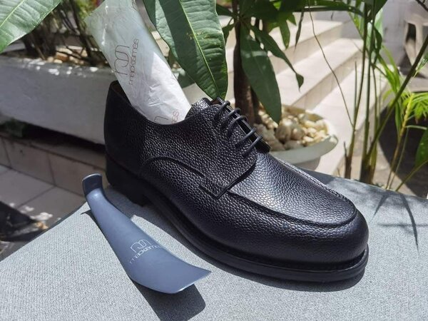 Chaussures habillées en cuir noir