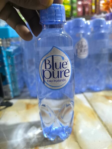 Pack de 12 bouteilles d'eau bleu