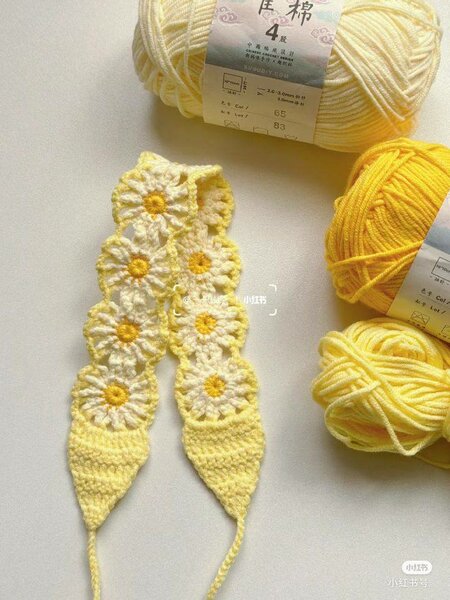 Écharpe tricotée fleurs