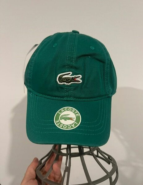 Casquette verte Lacoste élégante