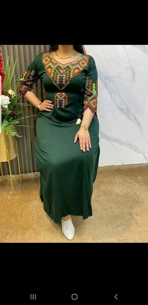 Robe longue élégante brodée