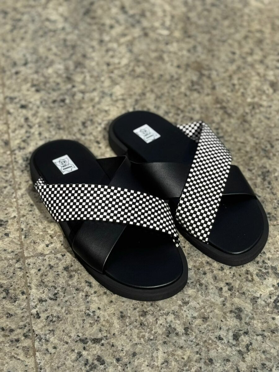 Sandales croisées élégantes