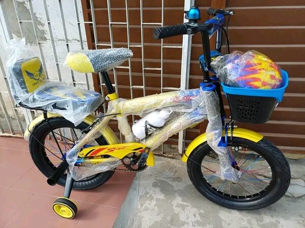 Vélo enfant avec casque