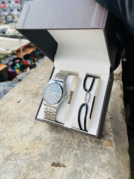 Montre élégante avec bracelet