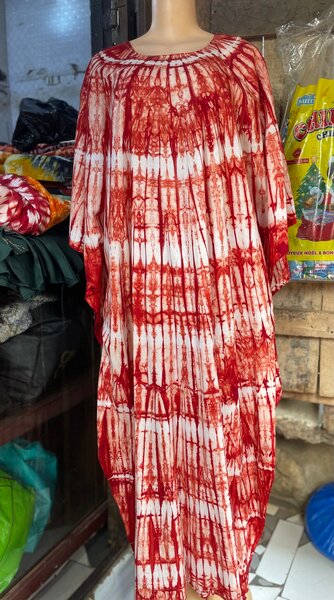 Robe caftan tie-dye rouge