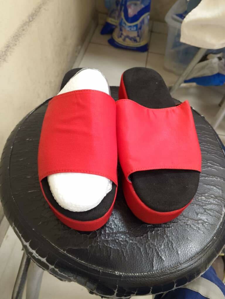 Sandales plateformes rouges élégantes