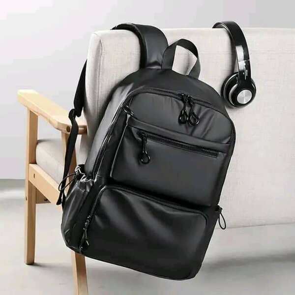 Sac à dos en cuir noir