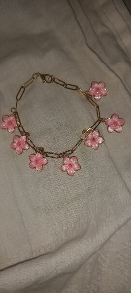 Bracelet à breloques fleurs
