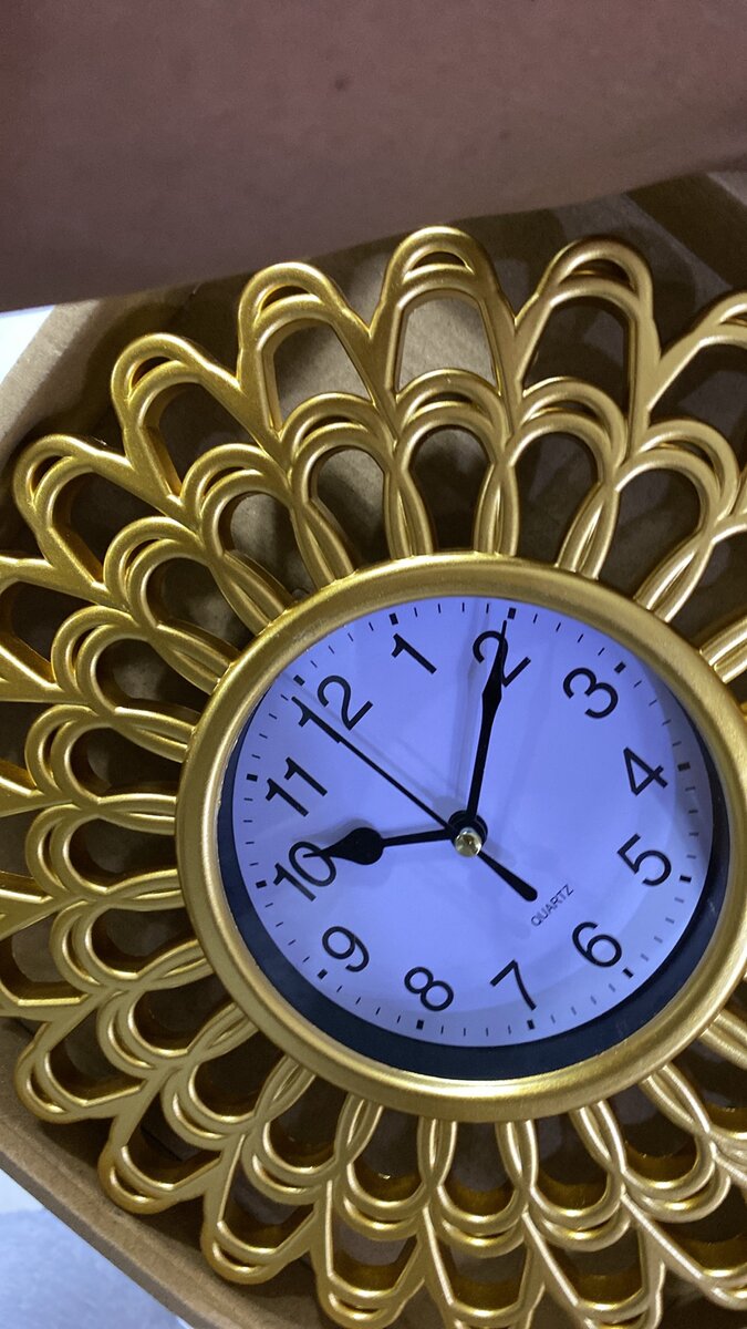 Horloge murale décorative élégante