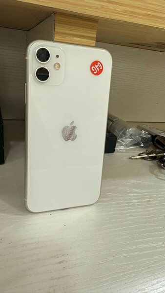 iPhone 11 64giga tout passe propre