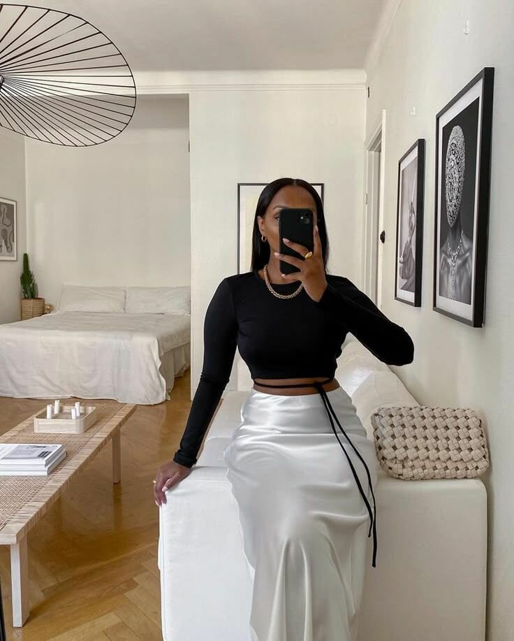 Jupe midi en satin élégante