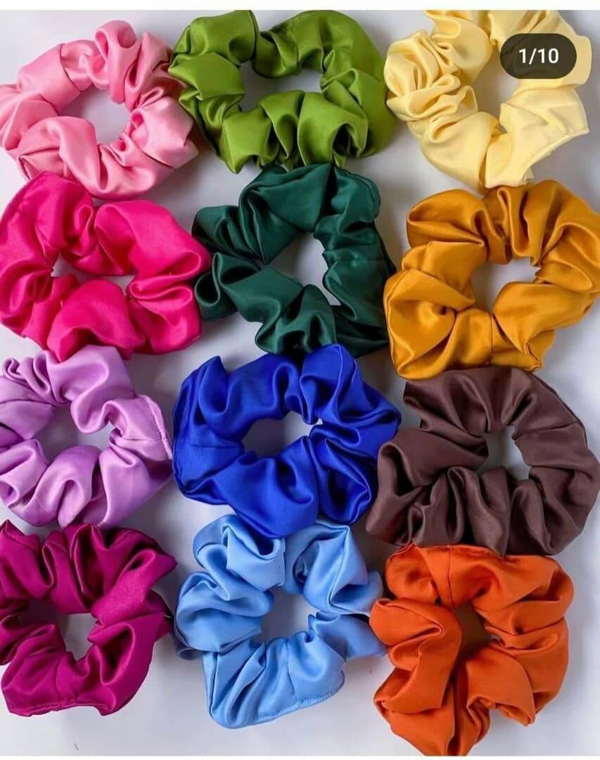 Hair clips and scrunchie