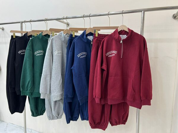 Костюмы женские