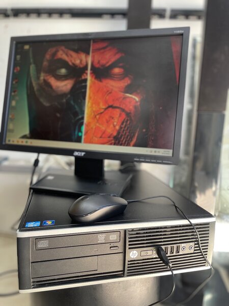 COMPLETE DESKTOP COMPUTER