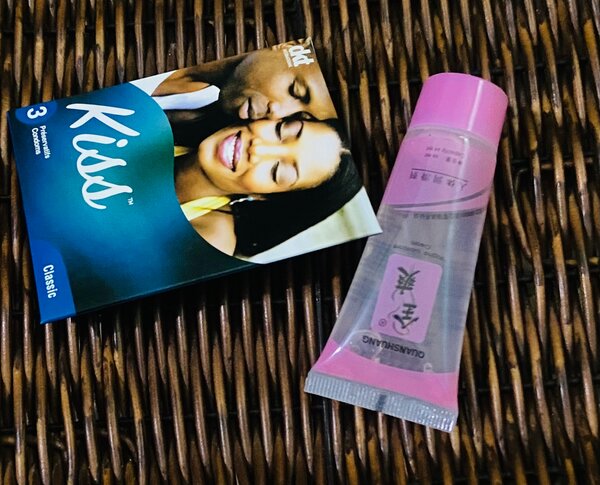 3 Préservatifs + lubrifiant