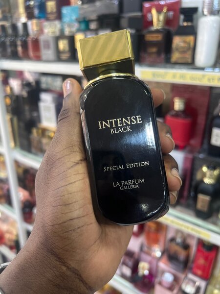 INTENSE BLACK