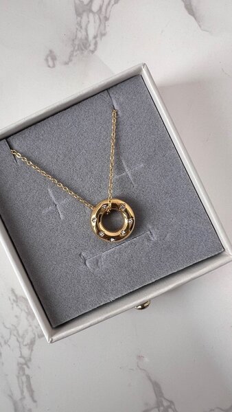 Collier en or avec pendentif cercle