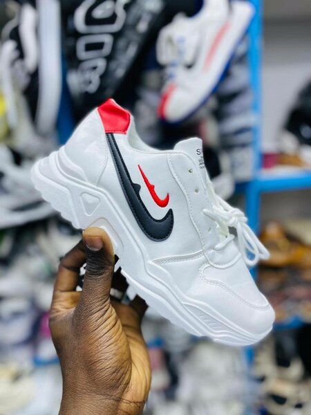 Baskets blanches homme élégantes