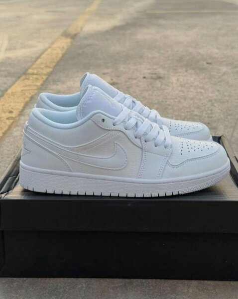 Chaussures Nike Air Jordan blanches