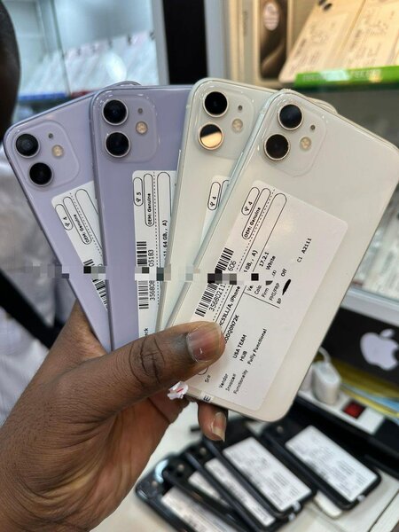 iPhone 11 quasi neuf 64 go (colis )