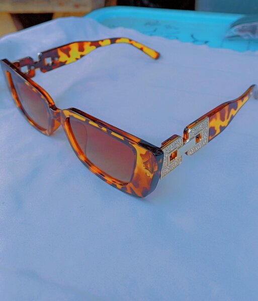 Lunettes de soleil Fendi en écaille de tortue