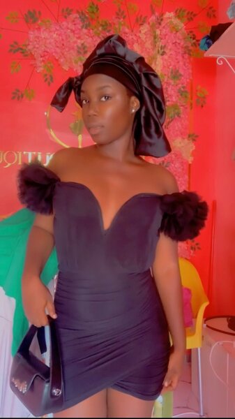 Robe élégante noire soirée