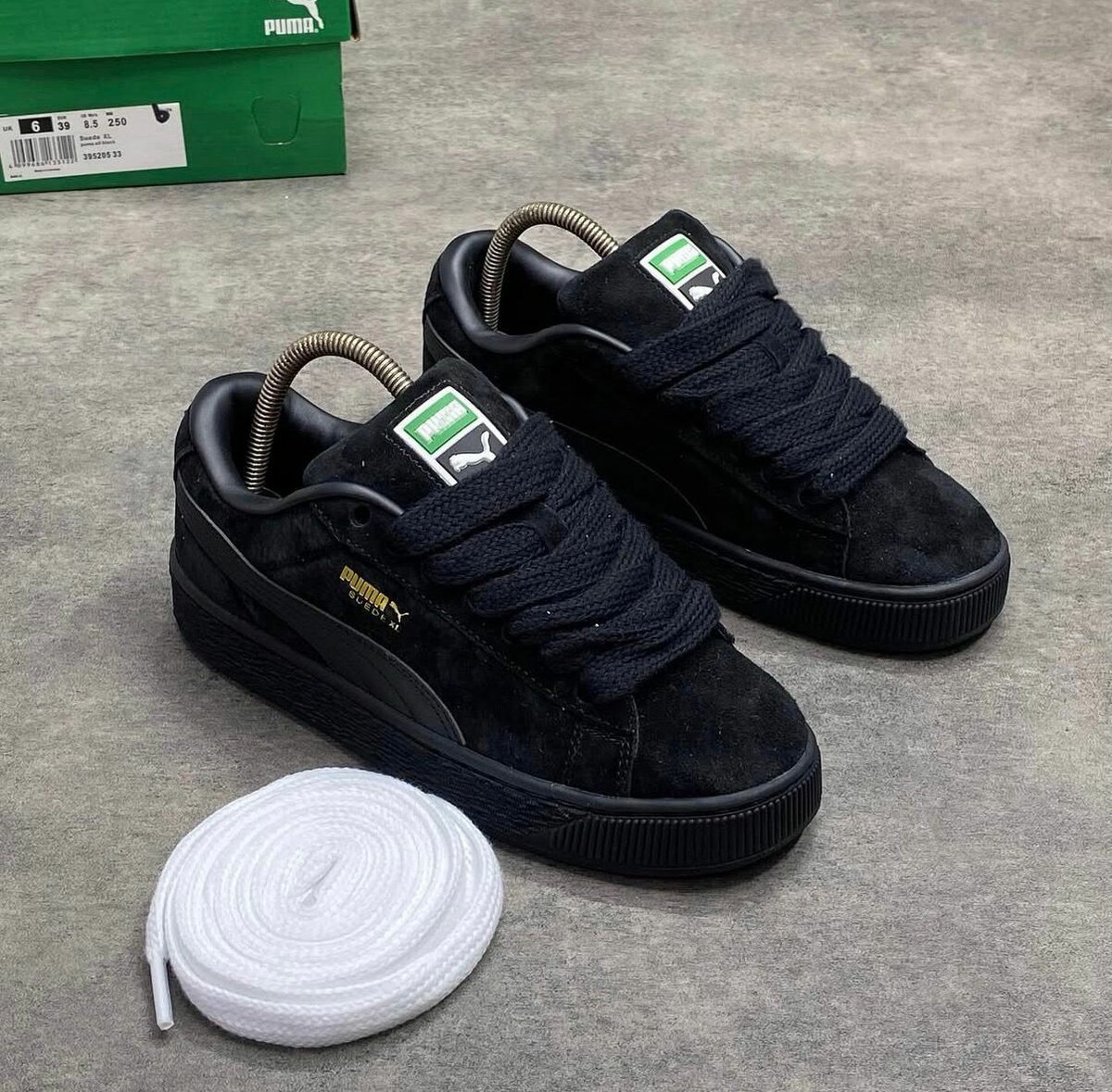 Baskets en daim noir homme