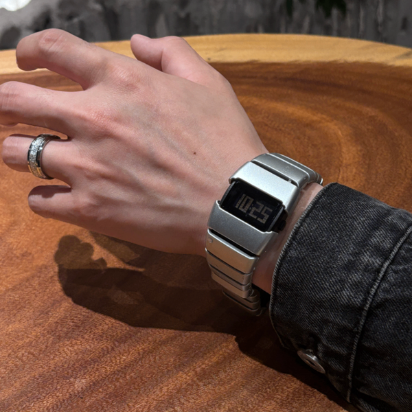 Montre numérique en acier inoxydable