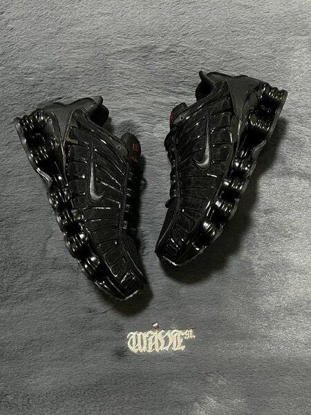 Baskets noir modernes homme