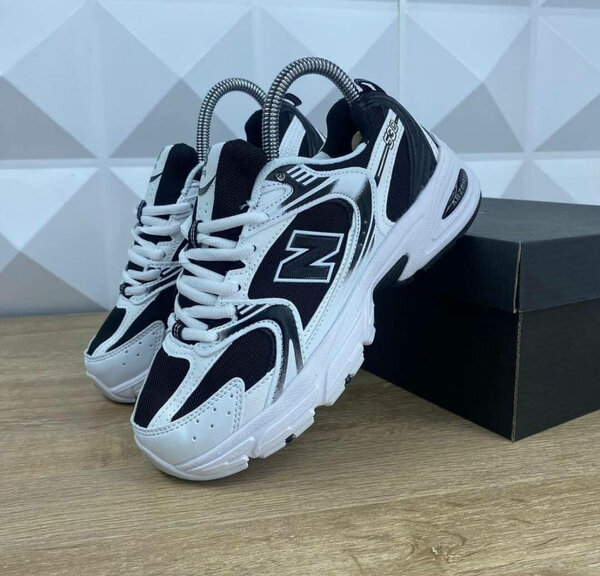 Chaussures New Balance 574 blanches et noires