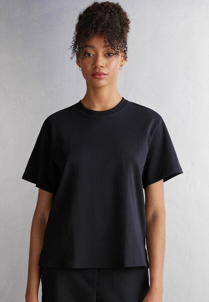 Basic black t shirt