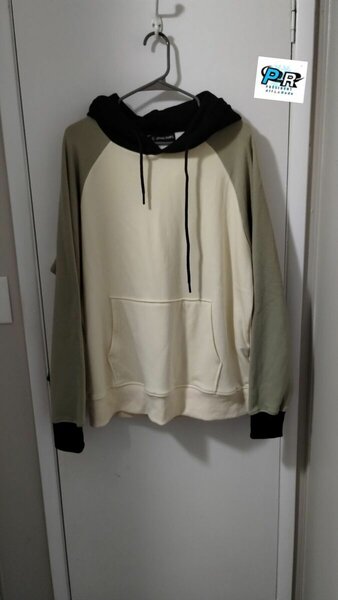 Sweat à capuche bicolore