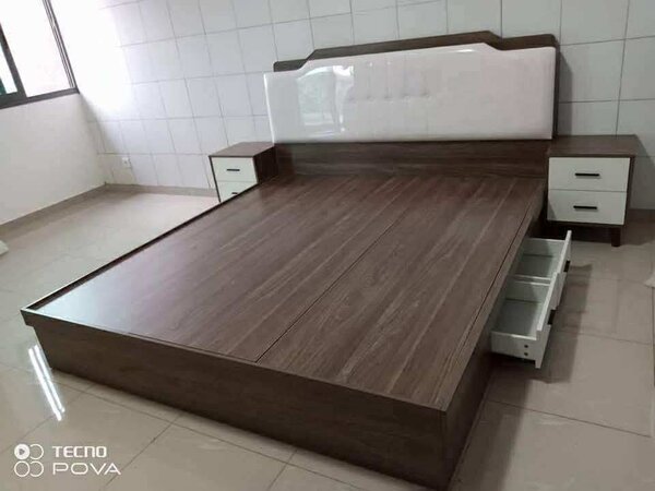 Lit double avec tiroirs intégrés