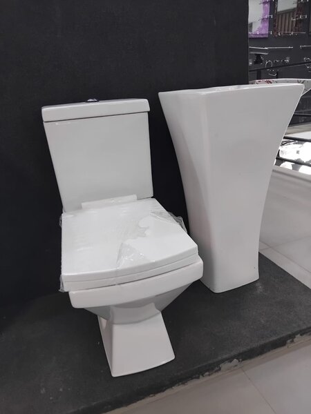 Élégant ensemble lavabo et toilette